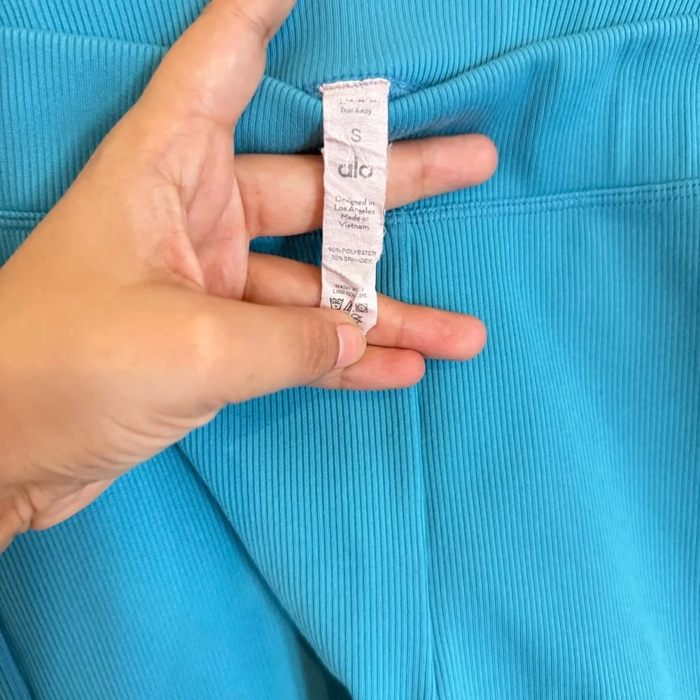 ALO yoga goddess ribbed high waist hot shorts - Picture 7 of 7